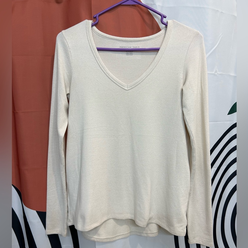 Women’s Cream American Eagle long sleeve